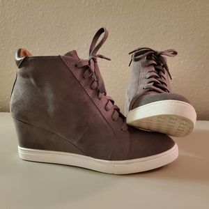 Linea Paola Fatima Leather Wedge Bootie size 8